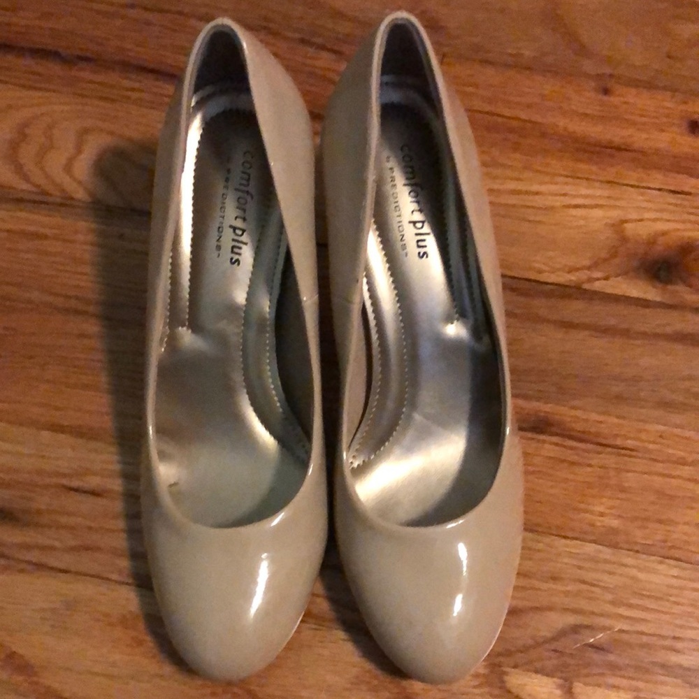 Nude Pumps